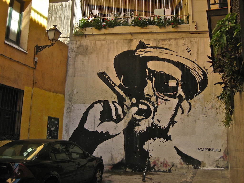 Graffiti BoaMistura Graffiti del colectivo BoaMistura en el callejón de San Dimas