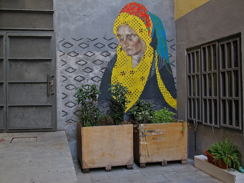 Borondo y Teti Intervención de Borondo y Teti en el callejón de Tribulete (Lavapiés)