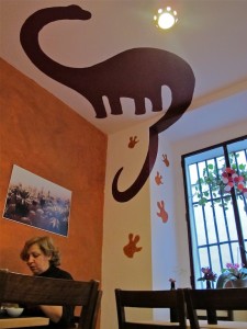 Libreria Cafe El Dinosaurio Todavía Estaba Allí, en Madrid