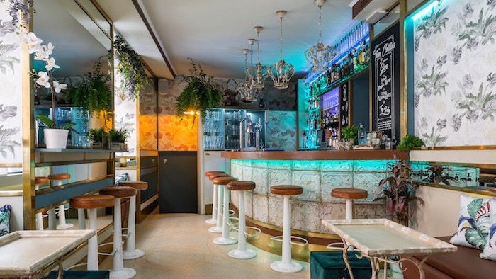 TERRAZA COLLINS Cocteleria con aire victoriano