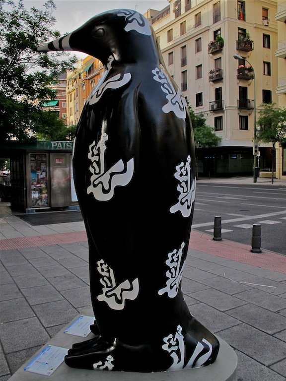 El proyecto Penguin Madrid, impulsado por Faunia, trae 10 pingüinos más, diseñados por algunos de los grandes de la moda, a distintos puntos del centro de la ciudad