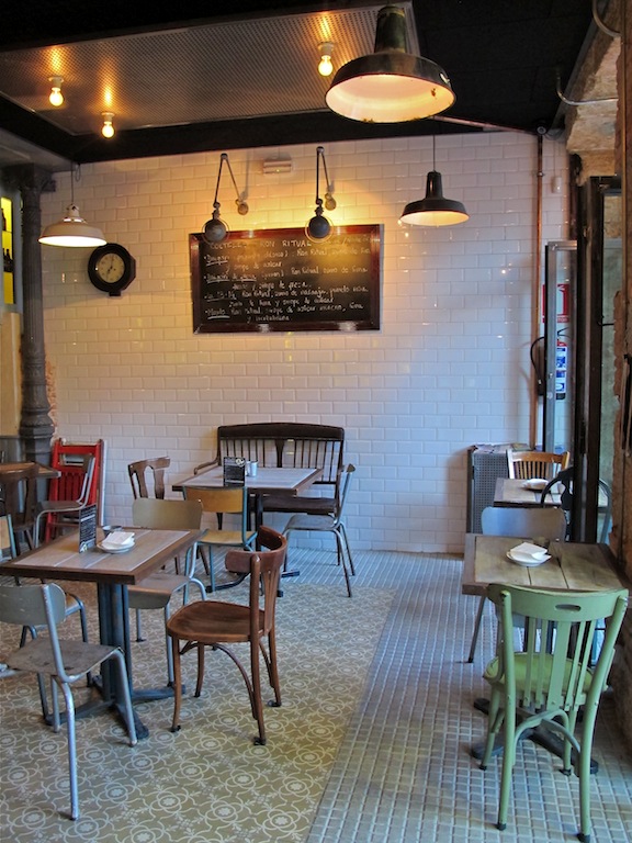 Revoltosa, bar restaurante en la plaza del Rey