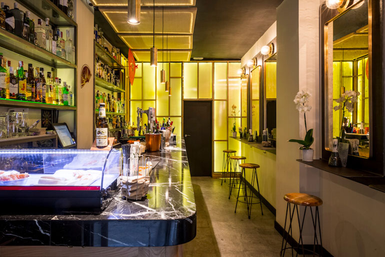 LA ESTLECHA barra de sushi con cocteleria y cervezas japonesas