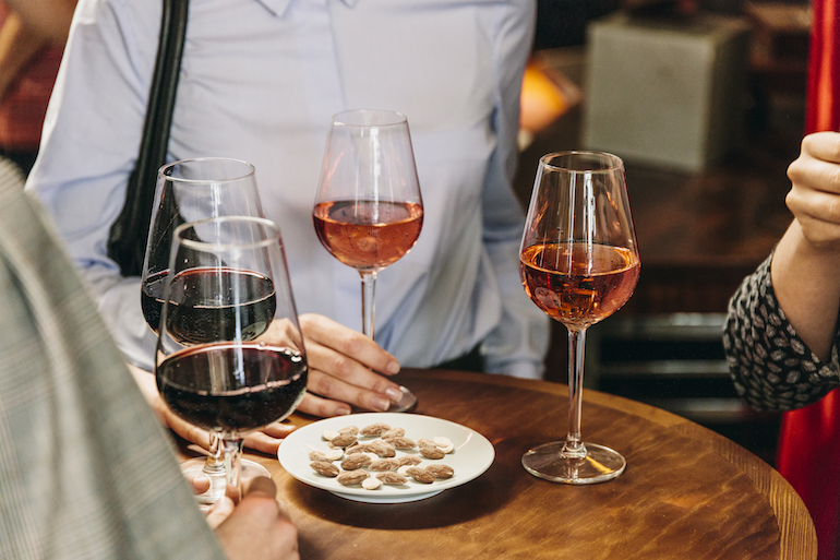 ir-de-vinos