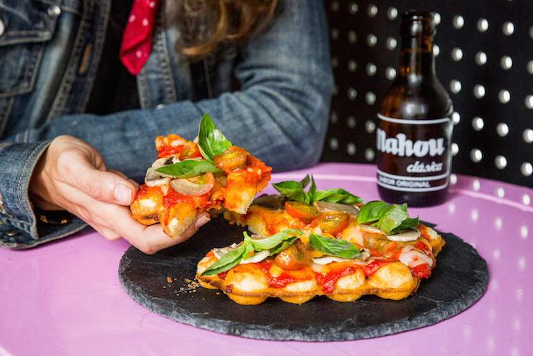 EMBOLAO Pizza artesana con tomate cherry, champinon y albahaca