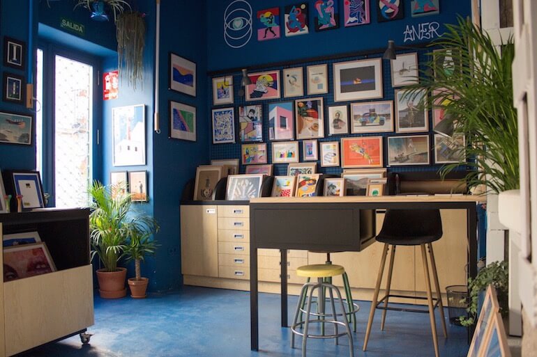 LA CAUSA GALERIA Art shop Luz natural
