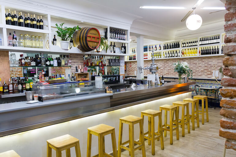 tabernas renovadas en Malasaña: cuando lo castizo y lo moderno se fusionan