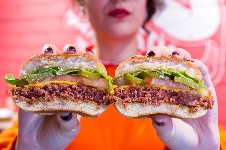 FANTASTIC V Fantastic Vurger hecha de Beyond Meat