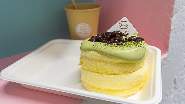 SUFU CAKE soufflé pancakes o fluffy pancakes de de Té Matcha con azuki