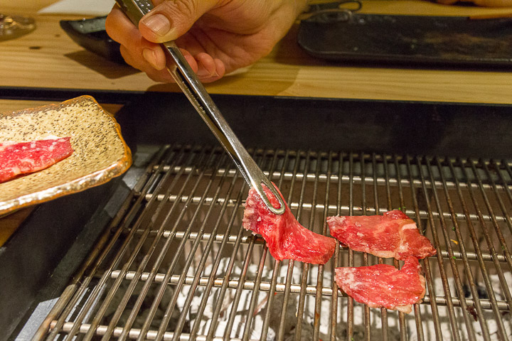 PILAR AKANEYA sumibiyaki carne de wagyu en parrilla japonesa