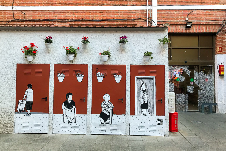 Pinta Malasaña cambia las calles por el Mercado de Mostenses