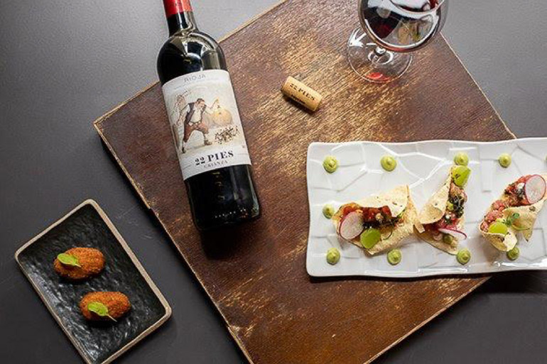 22 pies, un moderno Rioja con el que disfrutar compartiendo en torno a la mesa