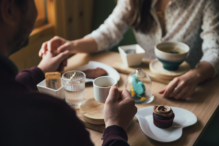 ¿Qué bebida pedir en una primera cita?