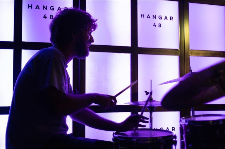 Hangar 48, todo un puente de electrónica y buena vibra