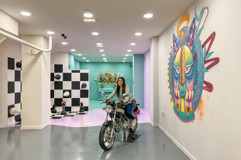 Alternativx, la firma de moda genderless con espacio de arte experencial de Madrid
