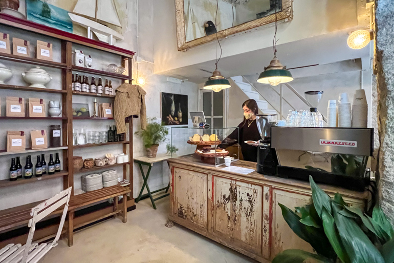 Pan y pepinillos, un coffee shop con alma artesana