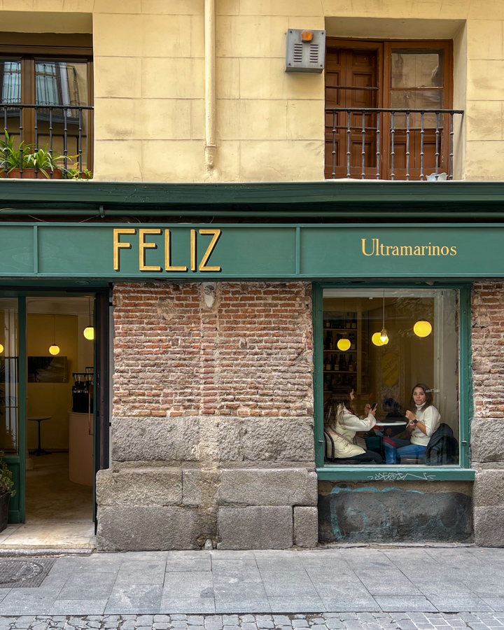 FELIZ Coffee, café de especialidad, vinos naturales y cerámica en Las Letras