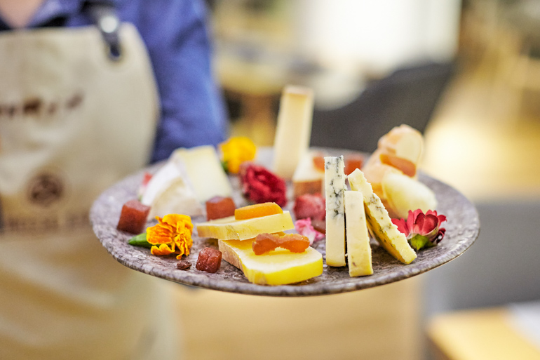 Celebra el Día Internacional del Queso en Poncelet Cheese Bar