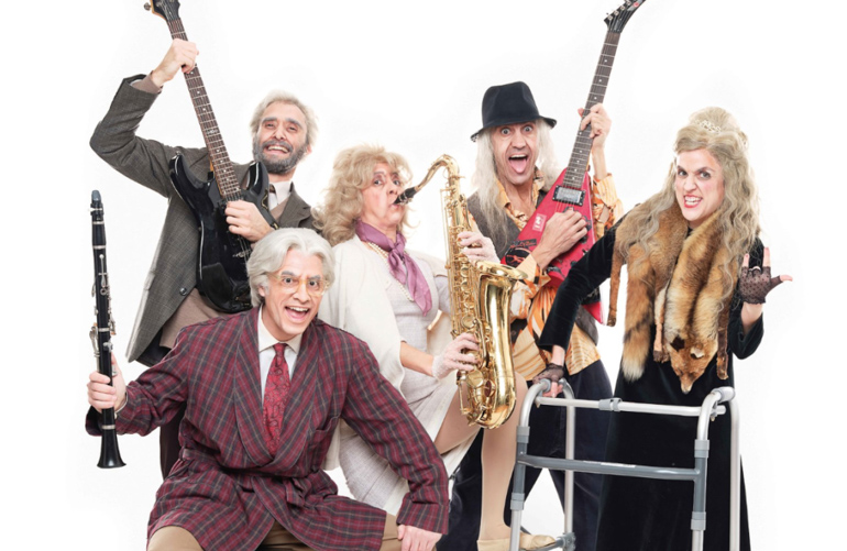 Tricicle vuelve con la dirección de Forever Young