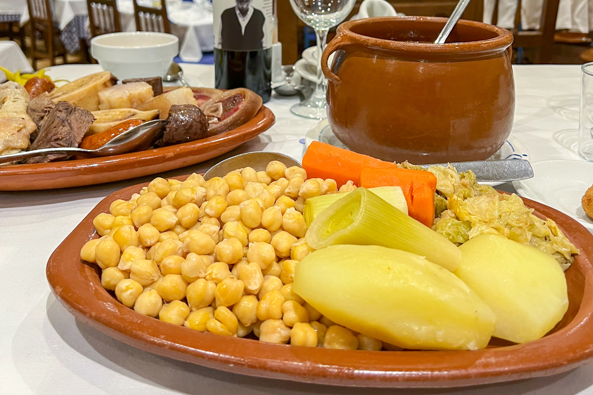 Casa Carola, la taberna que solo sirve cocido