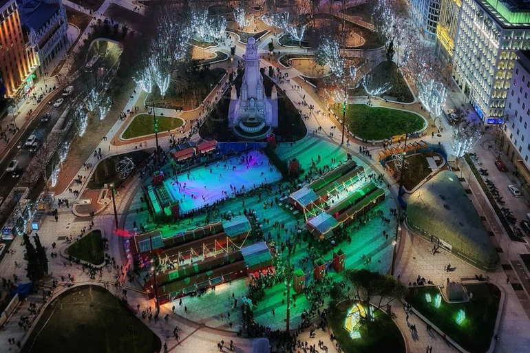 Vuelve La Navideña: patinaje, compras y zona gastro en Plaza de España