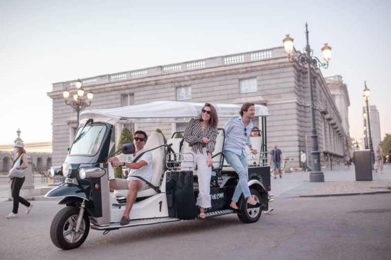 Madrid en tuk tuk, conocer la capital a un ritmo sostenible