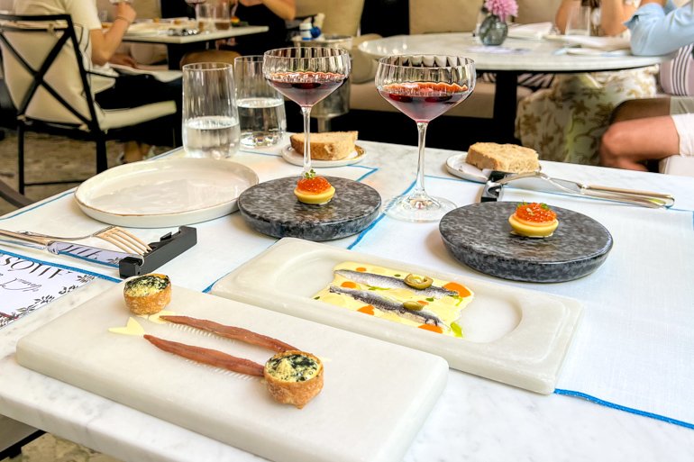 Un vermut 5 estrellas en la Terraza de Amós Rosewood Villa Magna