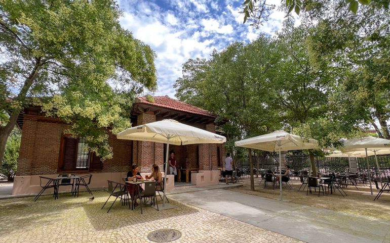 La terraza de 'Francachela', el secreto del Parque de La Reina