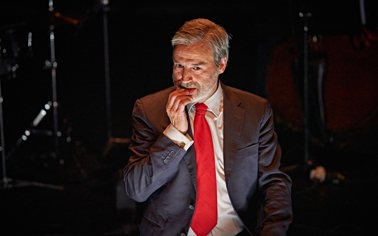 Comedia y reflexión en el monólogo de Alberto San Juan