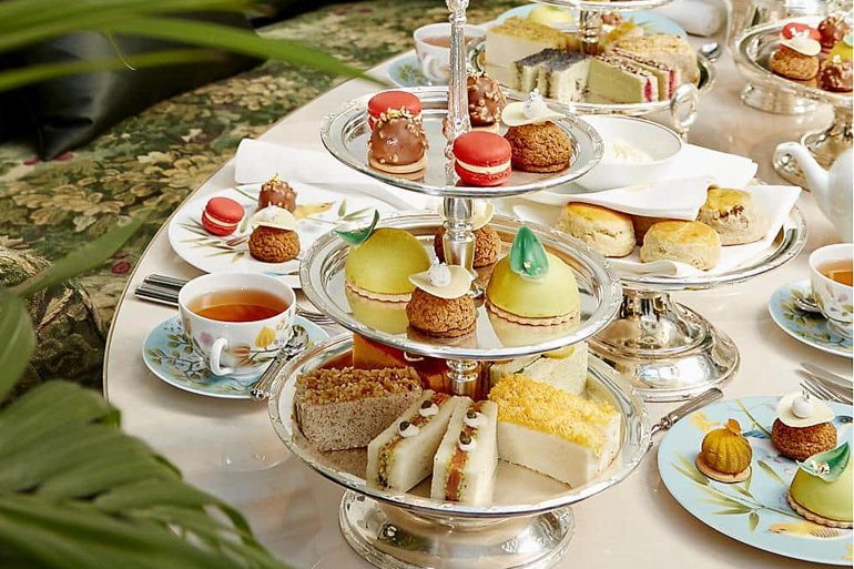 glamuroso afternoon tea del Ritz para merendar como la realeza