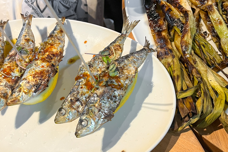 Ruta de sardinas y vino en la calle Ponzano