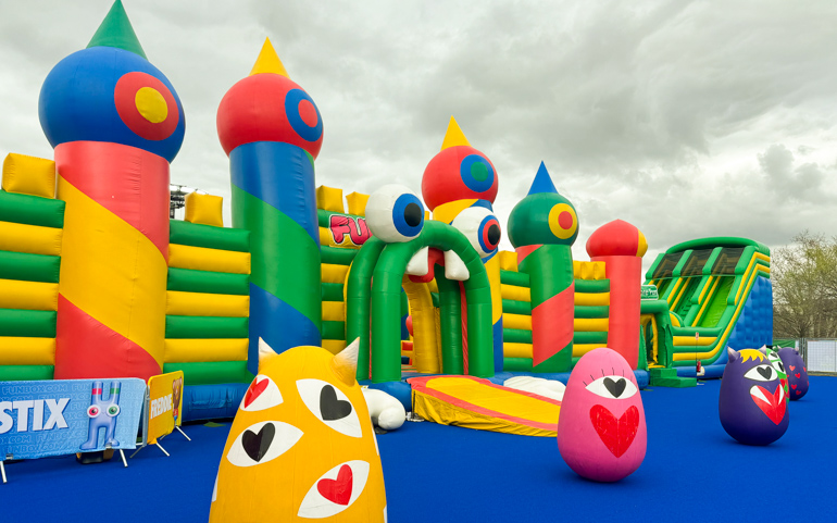 FUNBOX Llega a Madrid el parque hinchable más grande del mundo