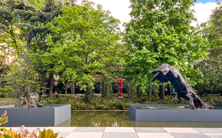 La obra de Lynda Benglis llega por primera vez a España