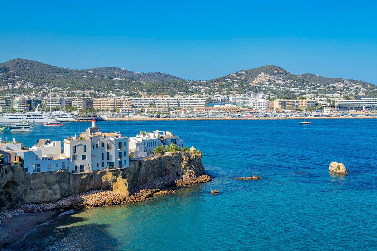 Conoce los mejores lugares para organizar tus escapadas a Ibiza