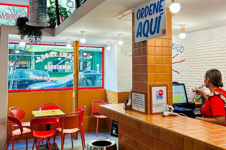 Mami Tacos crea afición por la birria en Madrid