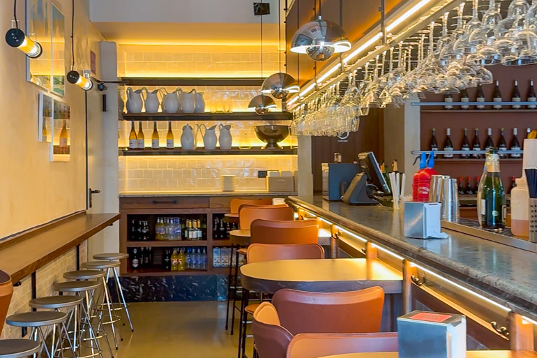 Ultramarines del Coso: taberna, bar y bodega en privilegiado rincón de Malasaña