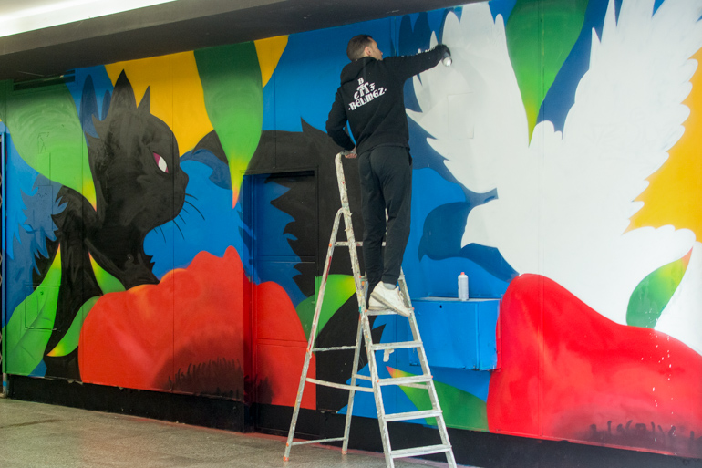 Una docena de artistas llenan el Pasaje de los Cubos de arte urbano