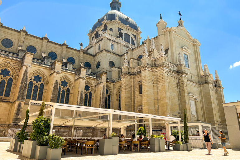 Una terraza escondida junto a la Almudena