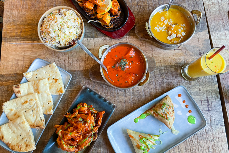 Bufet libre de comida india en Taj Mahal Montecarmelo