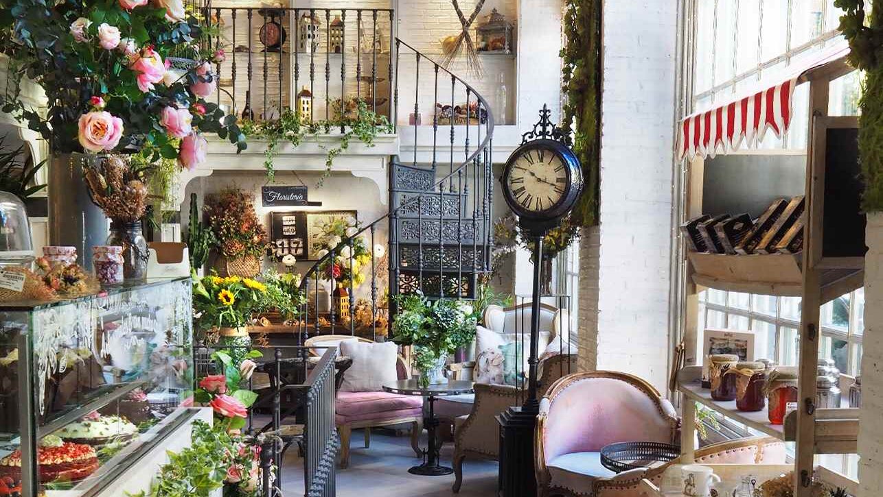El café-floristería Salón des Fleurs pone a la venta todo su mobiliario